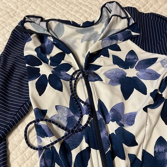 CARVE DESIGNS Onesie Rash-guard - Picture 4 of 7